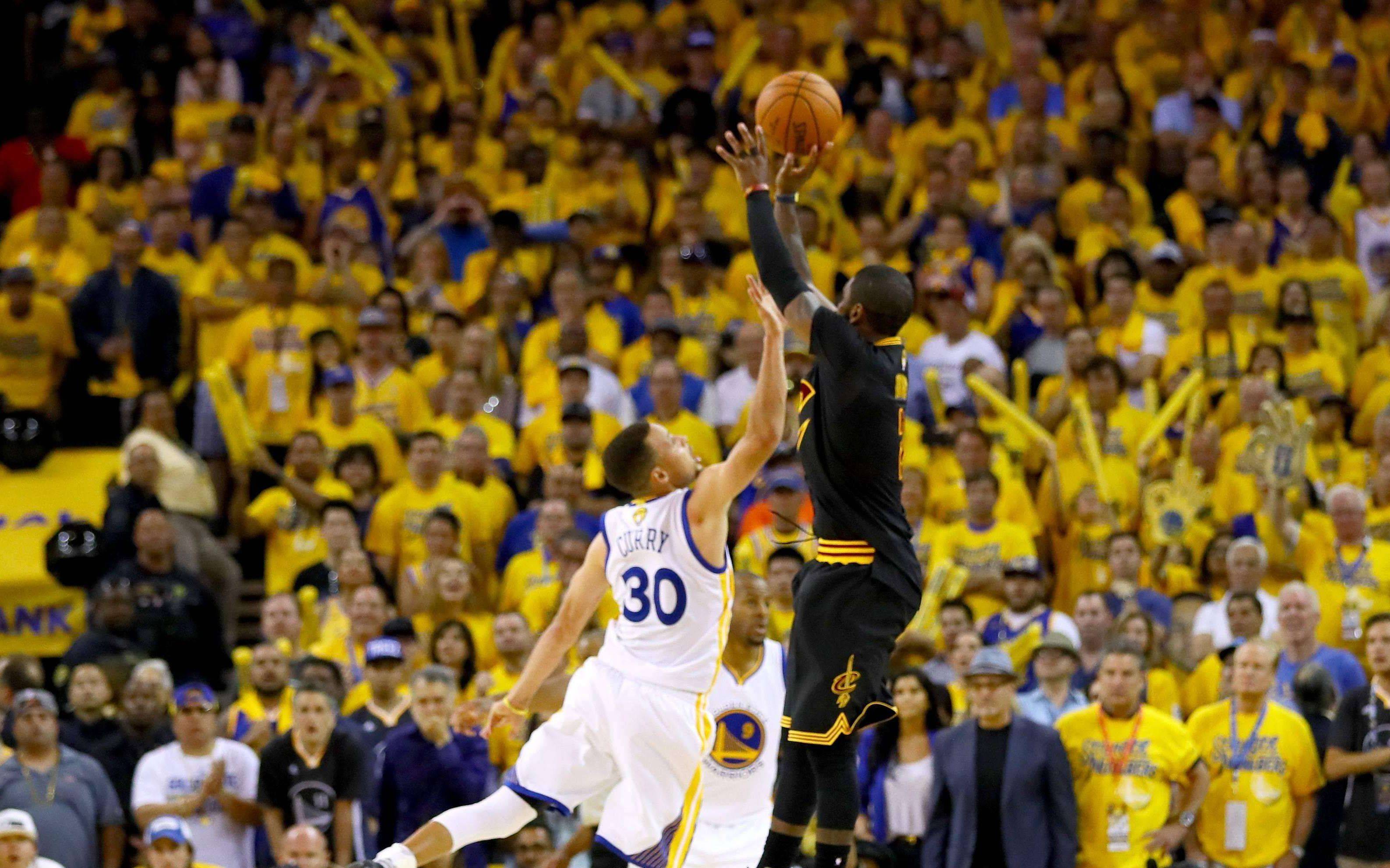 球落网时 球落网时