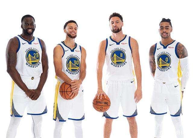 并围绕赛场 并围绕赛场